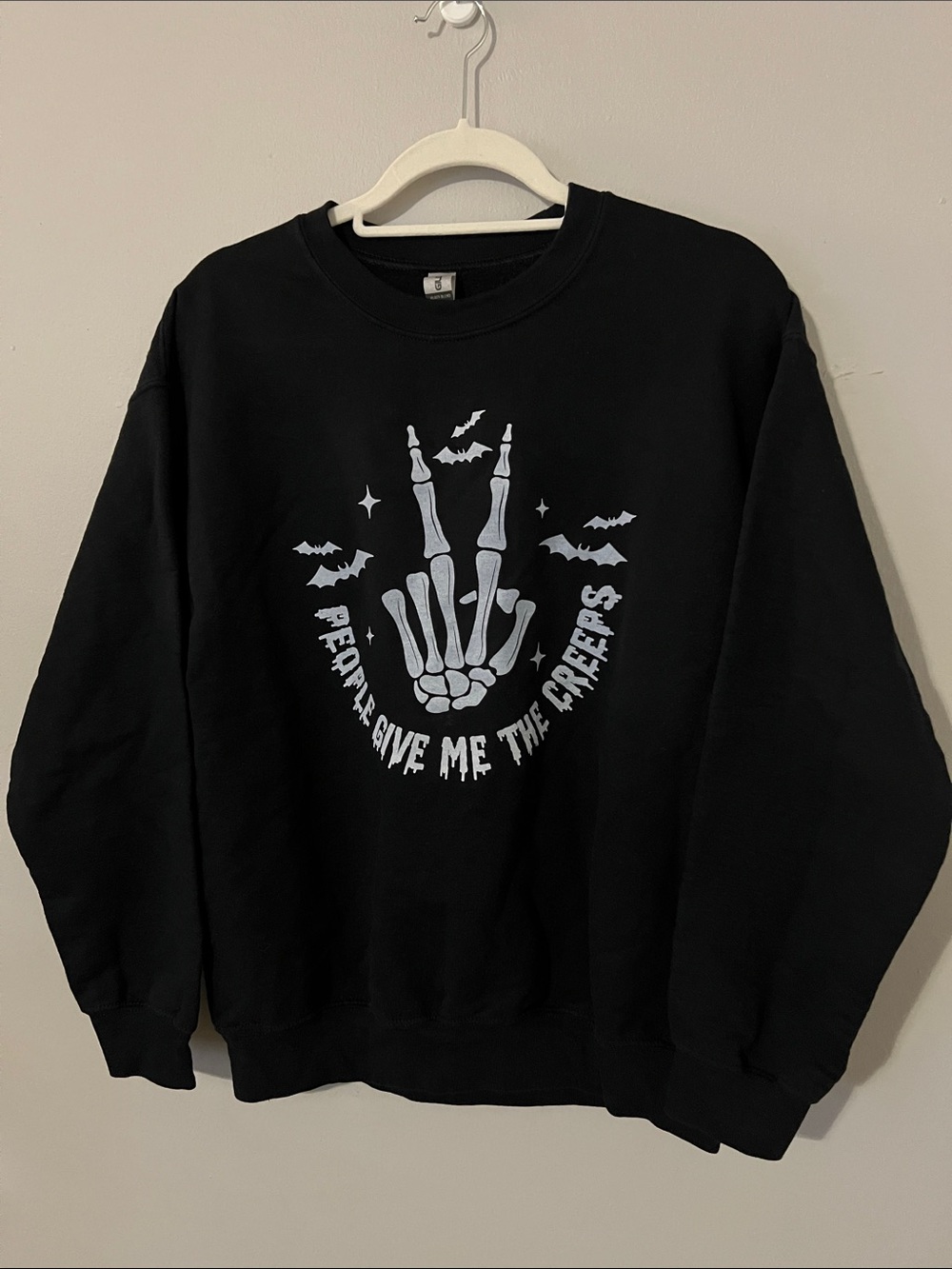 Gildan Heavy Blend Black Crewneck Sweatshirt with White Skeleton Hand Graphic M